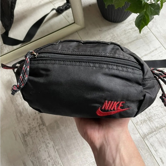 Vintage Nike 90’s Sling Bag Messenger Y2K Swoosh fanny pack NIKE JORDAN bulls - Picture 2 of 16